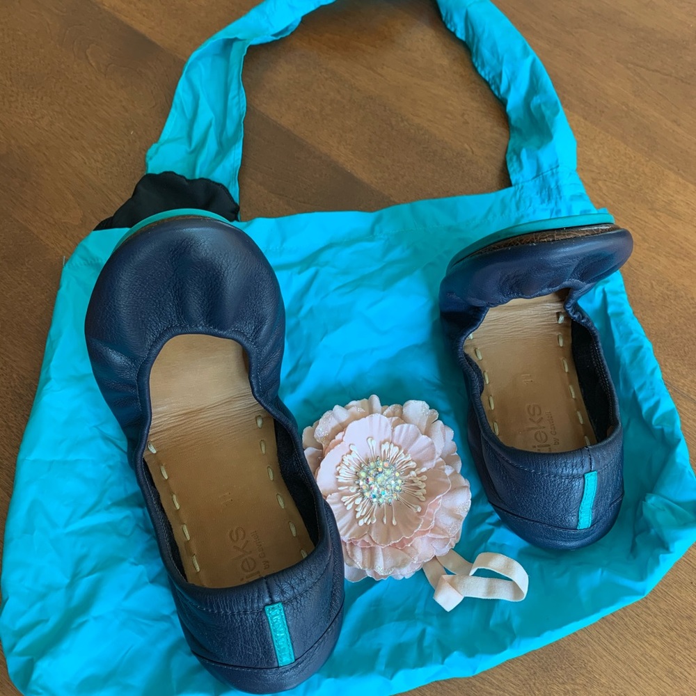 Tieks, size 11, navy blue with travel bag & flower